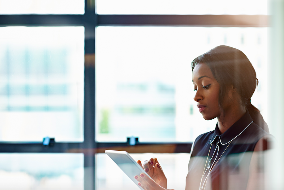 picture of a women in a 5g workplace using tablet to complete a task